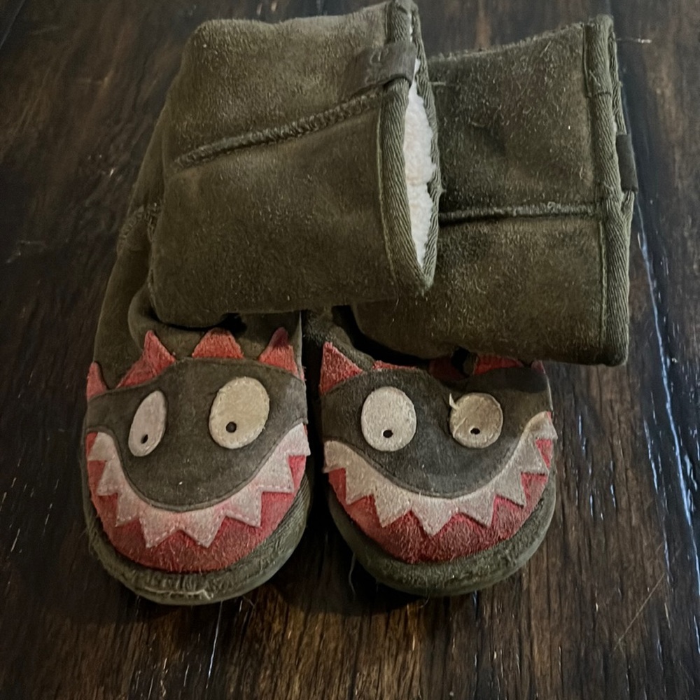 EWU toddler Sherpa boots